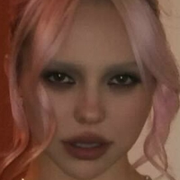 Адела Єргова Оголені