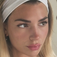 Едрієн Ітон Оголені