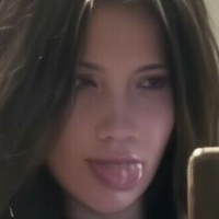 Еймі Валенсія Оголені