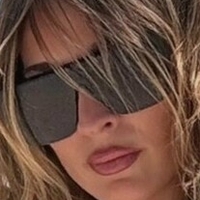 Еллі Рей Оголені