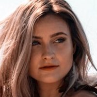 Аліссія Макгуган Оголені