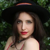 Аманда Мун Рей Оголені