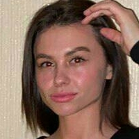 Амелія Голмс Оголені