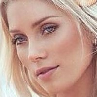 Аналу Сільвейра Оголені