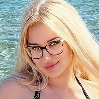 Анастасія Тікус Оголені