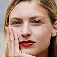 Анна Платен Оголені
