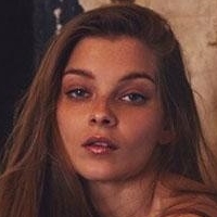 Анна Райс Оголені