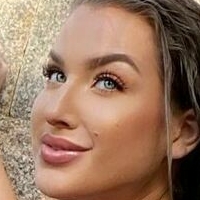 Аріелла Едер Оголені
