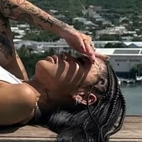 Asian Queen Оголені