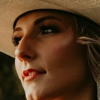 Оутумн Ен Оголені