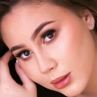 Блеклатінас Оголені