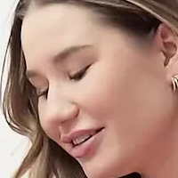 Банні Меделін Оголені