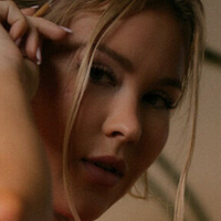 Кетлін Гілл Оголені