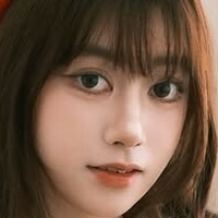 Весела дівчина Оголені