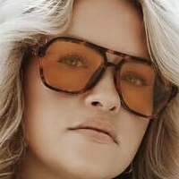 Клаудіакалліел Оголені