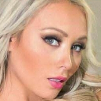 Даніелла Чаве Оголені