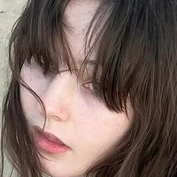 Елла Вулсі Оголені