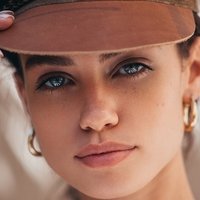 Елль Троубрідж Оголені