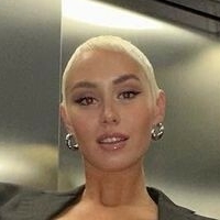 Еллі Х. Оголені