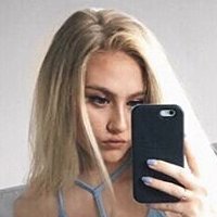 Еллі Хеммінгс Оголені