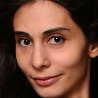 Емілі Міскджіан Оголені