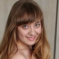 Емілі Амейчер Оголені