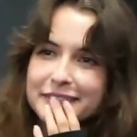 Емілі Даніелла Оголені