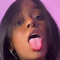 Емілі Хаан Оголені