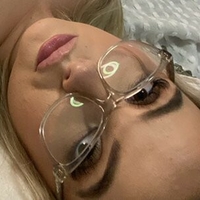 Емілііл Оголені