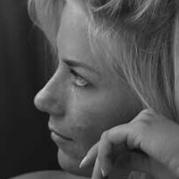 Есті Версхарен Оголені