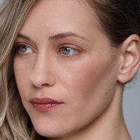 Естер Годетт Оголені