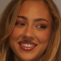 Ґвендолен Ребі Оголені