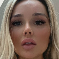 Голлі Філіппа Оголені