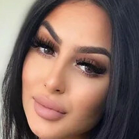 Аємолівіасаммерс Оголені