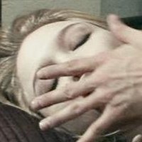 Айві Леван Оголені