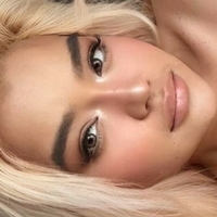 Янна Криселле Оголені