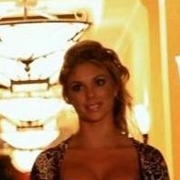 Джолін Лоурі Оголені
