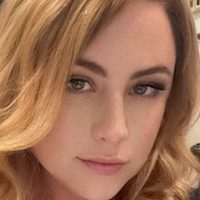 Кейлі Ізабелла Оголені