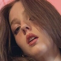 Кілі Сью Оголені