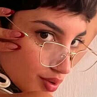 латія натт Оголені