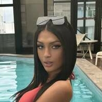 летисія дженнер Оголені