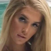 Лайла Гібні Оголені