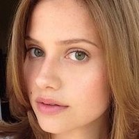 Ліліан Мейзі Оголені