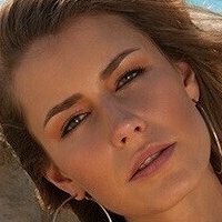 Лінда Мучина Оголені