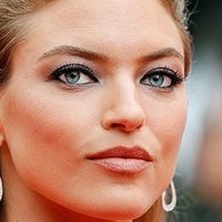 Марта Хант Оголені