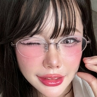 Мінні Лі Оголені