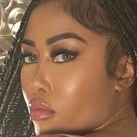 Моріа Міллс Оголені