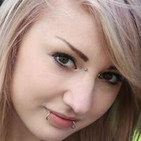 Ноа Лівія Оголені