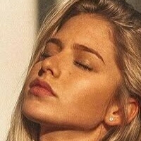 Ноа Саес Оголені