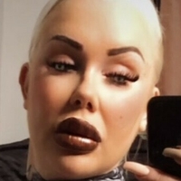 Памела Пенелопа Оголені